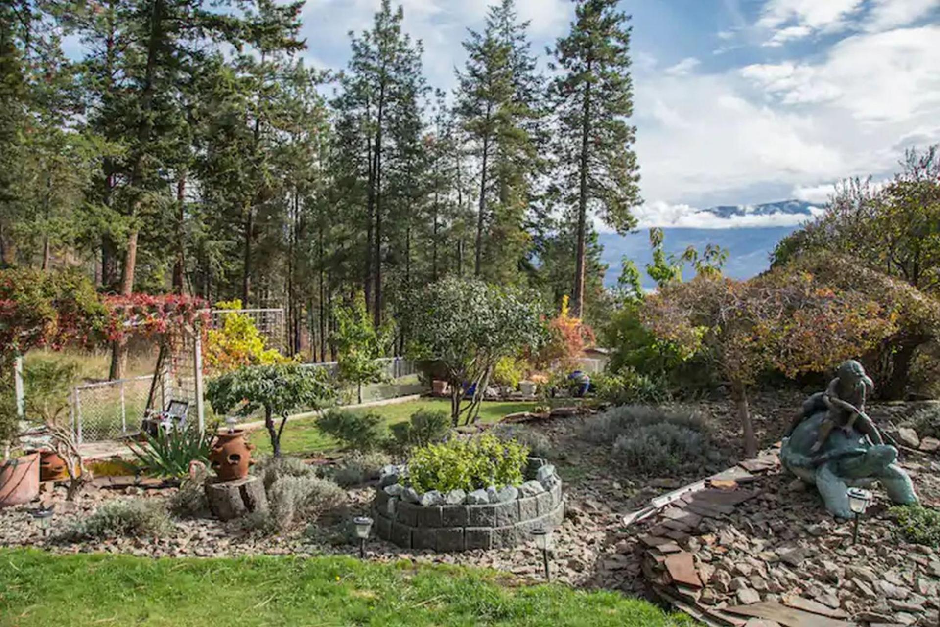 At The Top Of The Hill Peachland Extérieur photo